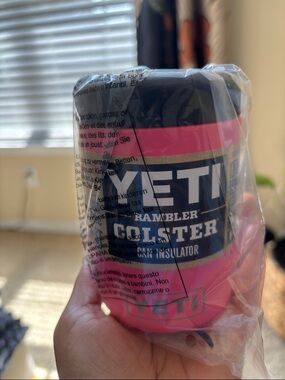Yeti Rambler Colster Can Insulator in Pink and Black
